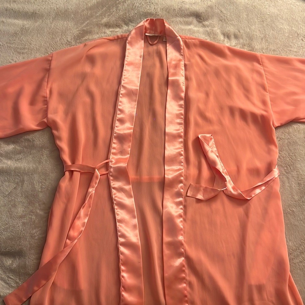 VICTORAS SECRET GOLD LABEL VINTAGE ROBE - CORAL CHIFFON WITH SILK ACCENTS